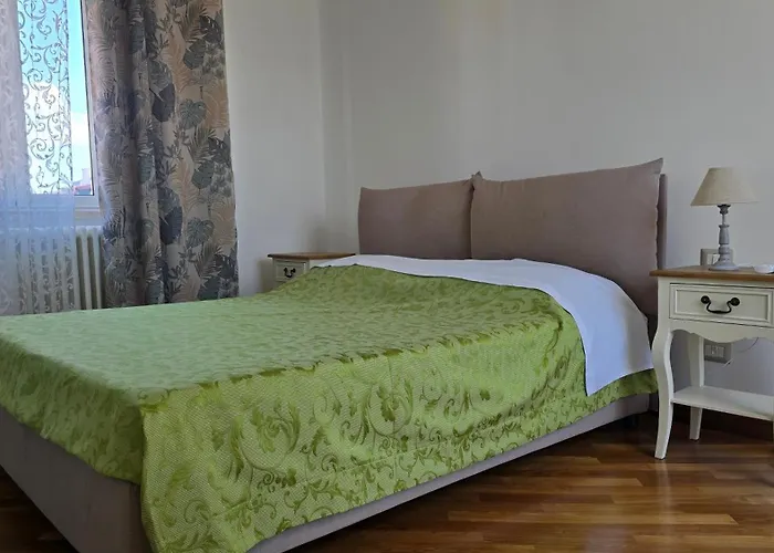 Viale Tito Labieno 39 Appartamento *